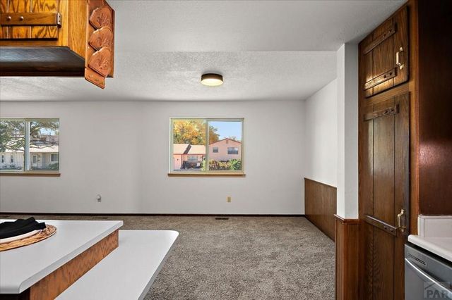 208 Starlite Dr, Pueblo, CO 81005