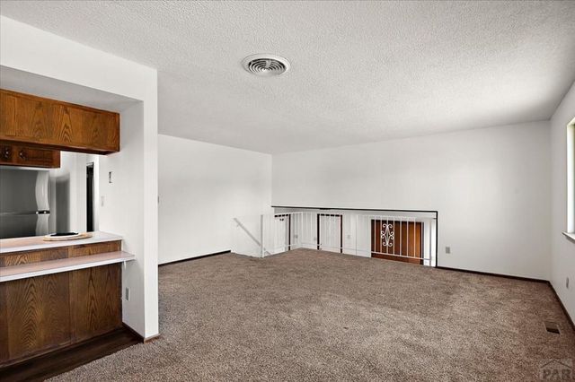 208 Starlite Dr, Pueblo, CO 81005