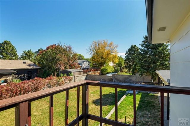 208 Starlite Dr, Pueblo, CO 81005