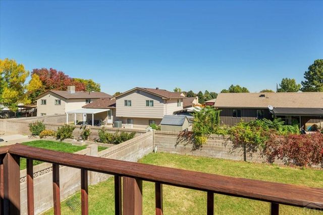 208 Starlite Dr, Pueblo, CO 81005