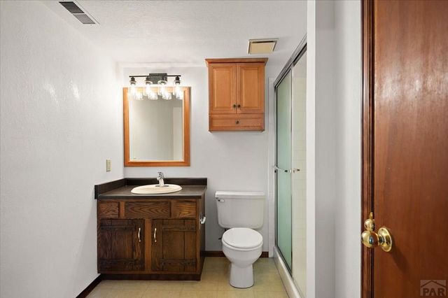 208 Starlite Dr, Pueblo, CO 81005