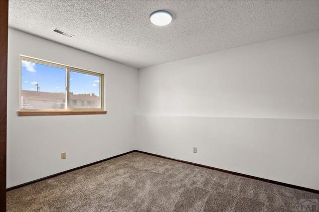 208 Starlite Dr, Pueblo, CO 81005