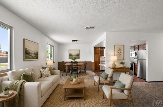 208 Starlite Dr, Pueblo, CO 81005