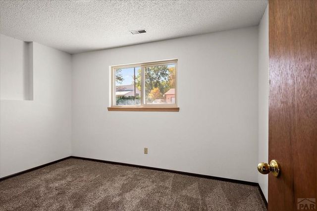 208 Starlite Dr, Pueblo, CO 81005