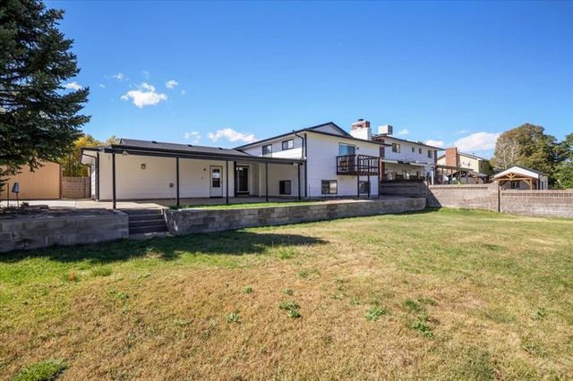 208 Starlite Dr, Pueblo, CO 81005