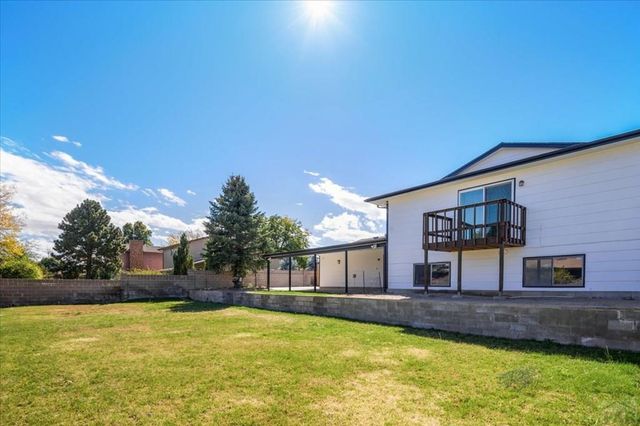 208 Starlite Dr, Pueblo, CO 81005