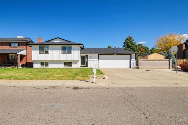 208 Starlite Dr, Pueblo, CO 81005