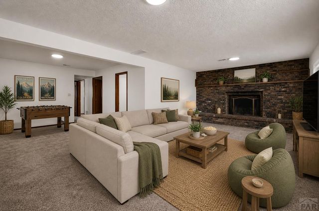 208 Starlite Dr, Pueblo, CO 81005