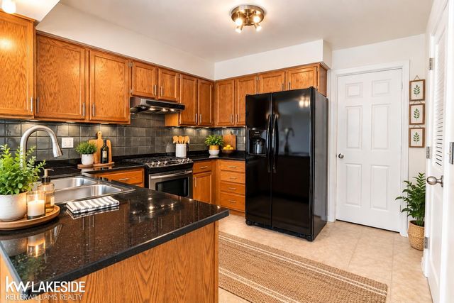 45297 Universal Court, Shelby Twp, MI 48317