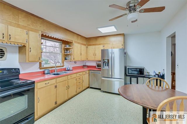 26 Goodwill Place, Metuchen, NJ 08840