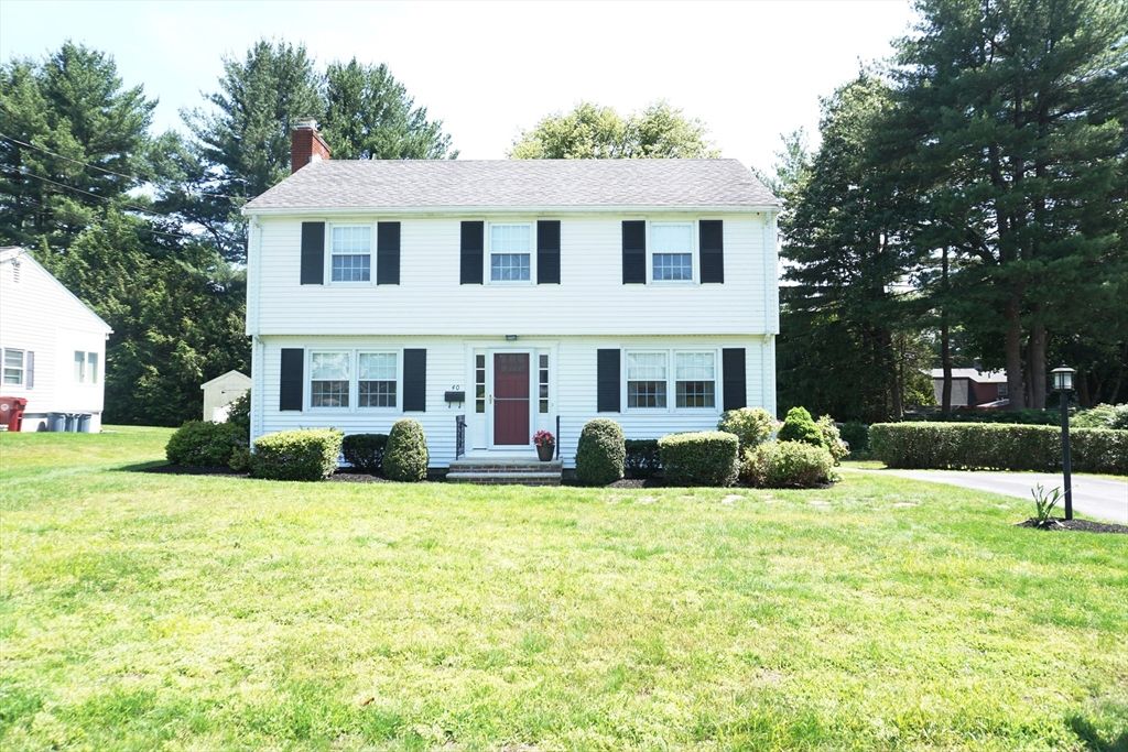 40 Miriam Ln, Lowell, MA 01852
