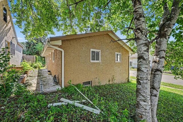 401 42nd Avenue NE, Minneapolis, MN 55421