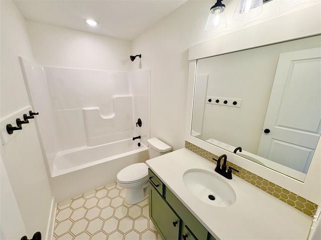 5940 Valley Point Drive, Caledonia, MI 49316