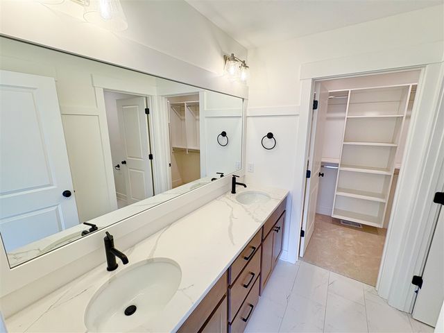 5940 Valley Point Drive, Caledonia, MI 49316