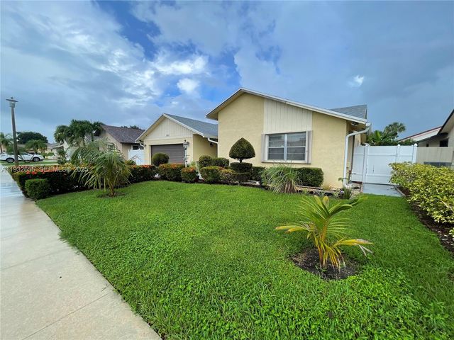 8951 SW 16th St, Boca Raton, FL 33433