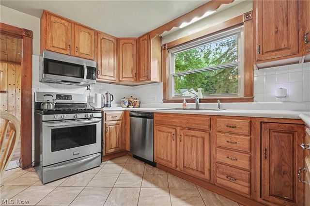 1911 Oriel Rogers Road, Girard, OH 44420