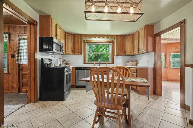 1911 Oriel Rogers Road, Girard, OH 44420
