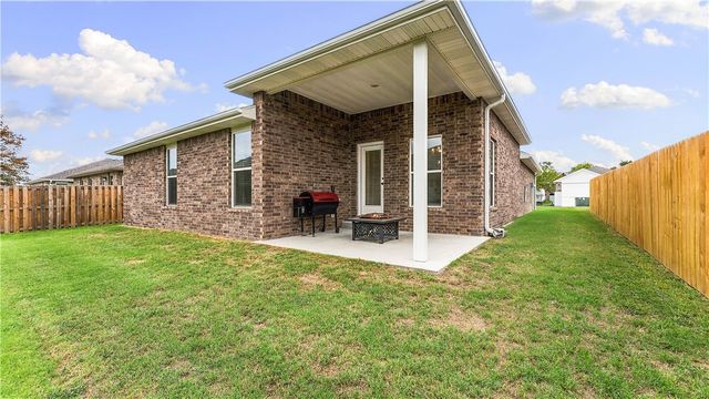 141 Keaton Street, Prairie Grove, AR 72753
