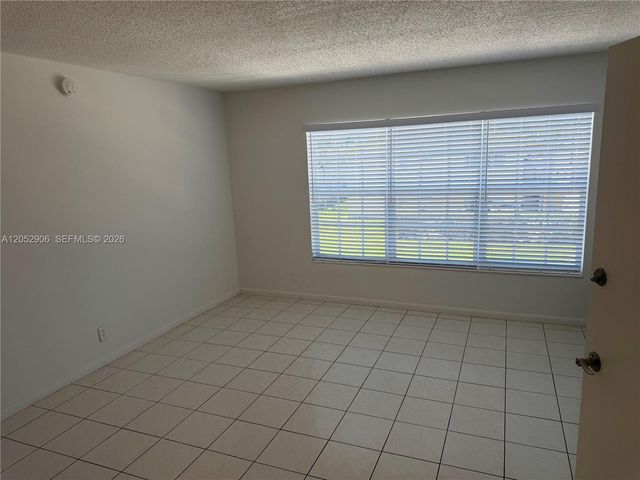 3220 NE 10th St 17, Pompano Beach, FL 33062