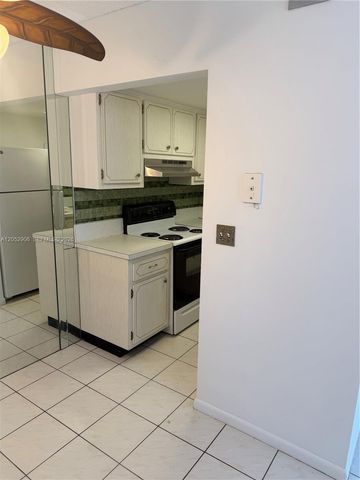 3220 NE 10th St 17, Pompano Beach, FL 33062