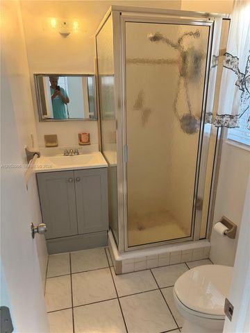 3220 NE 10th St 17, Pompano Beach, FL 33062