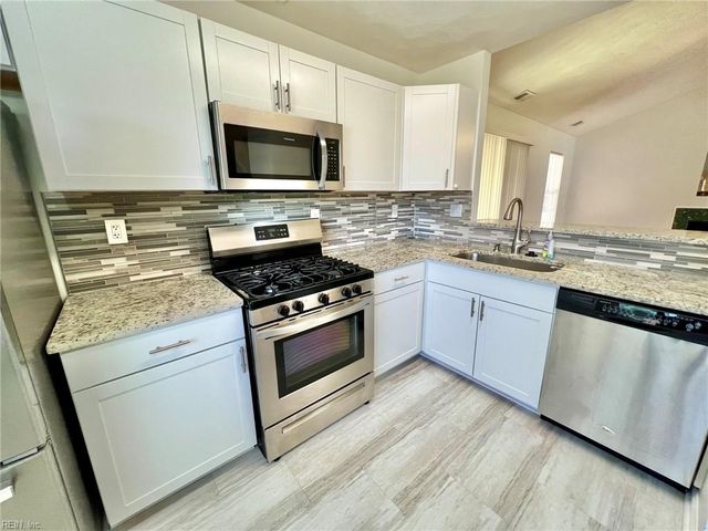 205 Dillwyn DR, Chesapeake, VA 23322