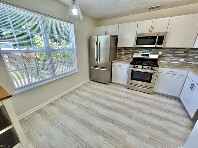 205 Dillwyn DR, Chesapeake, VA 23322