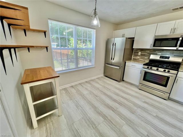 205 Dillwyn DR, Chesapeake, VA 23322