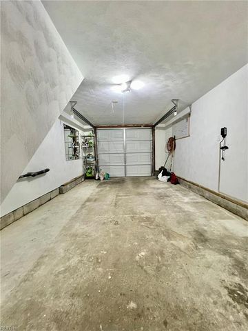 205 Dillwyn DR, Chesapeake, VA 23322