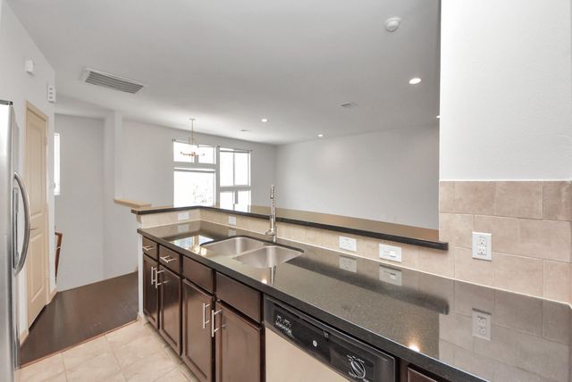5326 Avenue J, Houston, TX 77011