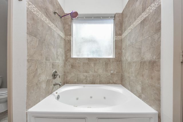 5326 Avenue J, Houston, TX 77011