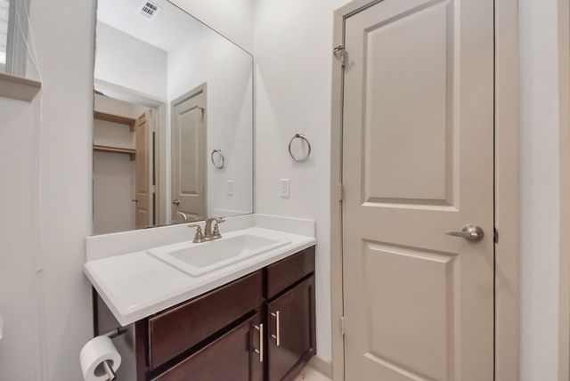 5326 Avenue J, Houston, TX 77011