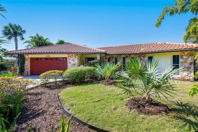 5456 AZURE WAY, Sarasota, FL 34242