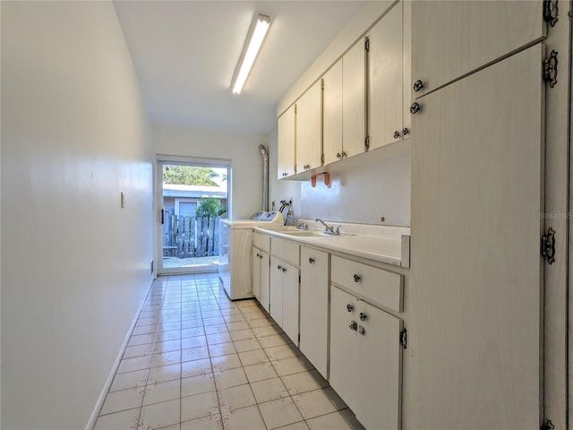 5456 AZURE WAY, Sarasota, FL 34242