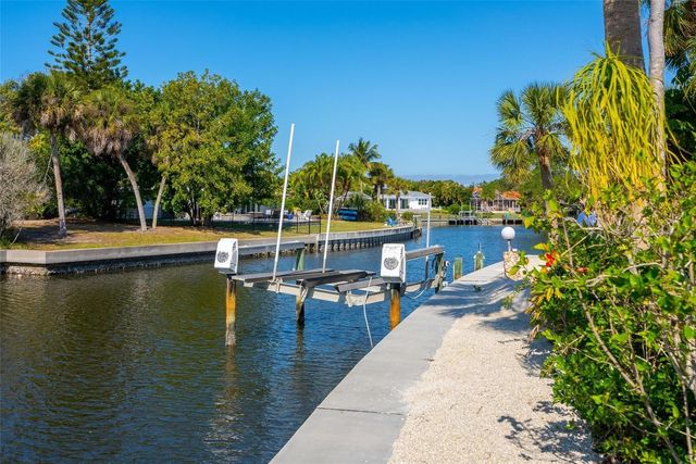 5456 AZURE WAY, Sarasota, FL 34242