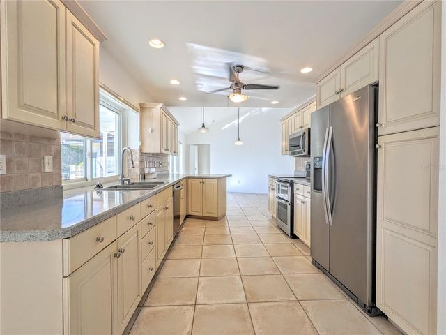 5456 AZURE WAY, Sarasota, FL 34242