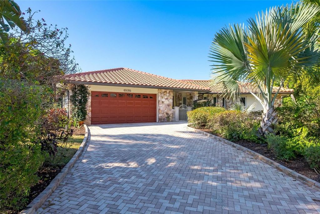 5456 AZURE WAY, Sarasota, FL 34242