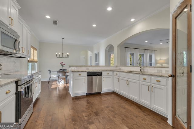 110 Sparrows Cove, Fayetteville, GA 30215