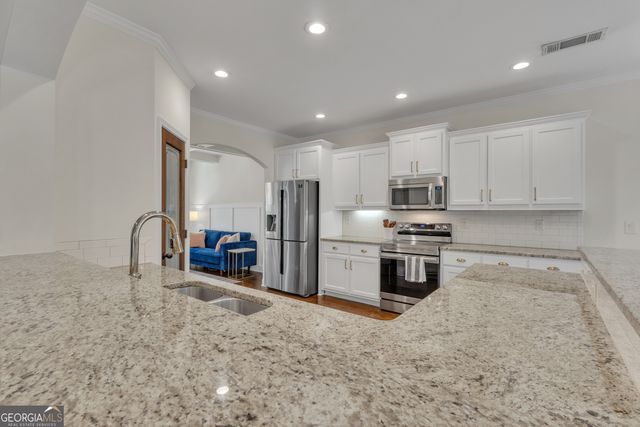 110 Sparrows Cove, Fayetteville, GA 30215