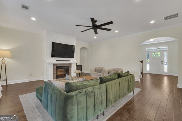 110 Sparrows Cove, Fayetteville, GA 30215