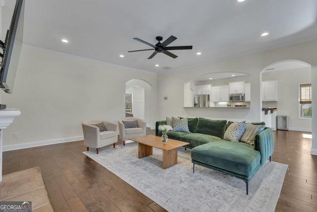 110 Sparrows Cove, Fayetteville, GA 30215