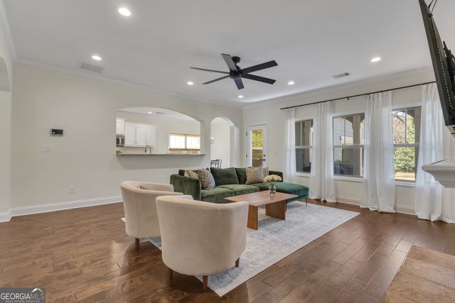 110 Sparrows Cove, Fayetteville, GA 30215