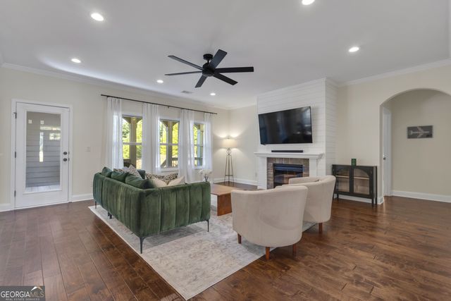 110 Sparrows Cove, Fayetteville, GA 30215