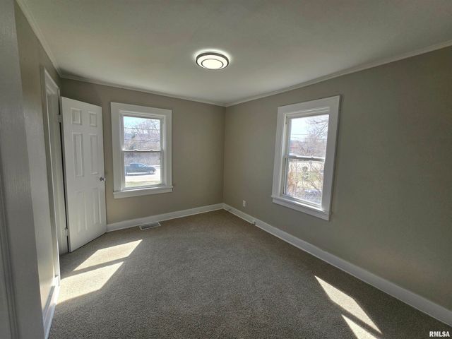 1915 E WASHINGTON Street, East Peoria, IL 61611