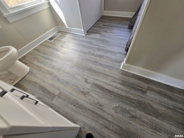 1915 E WASHINGTON Street, East Peoria, IL 61611