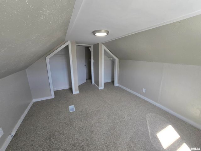 1915 E WASHINGTON Street, East Peoria, IL 61611