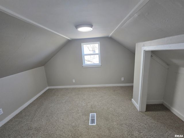 1915 E WASHINGTON Street, East Peoria, IL 61611