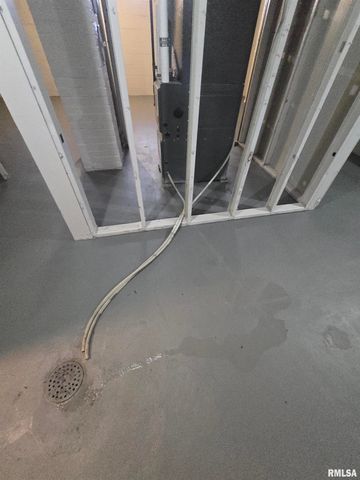 1915 E WASHINGTON Street, East Peoria, IL 61611