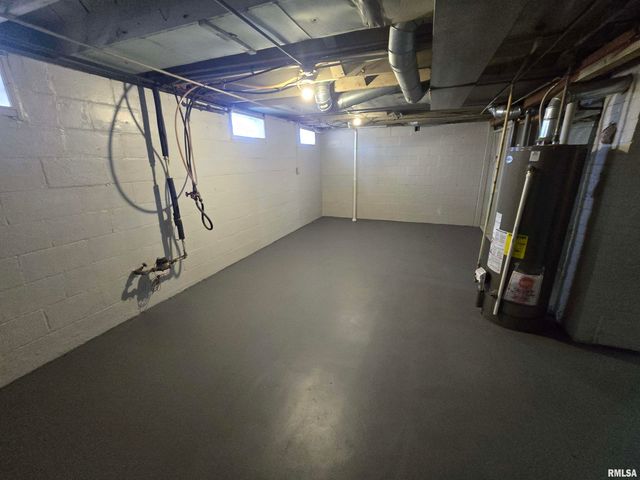 1915 E WASHINGTON Street, East Peoria, IL 61611