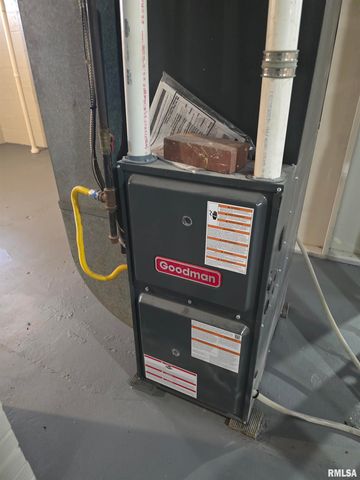 1915 E WASHINGTON Street, East Peoria, IL 61611